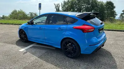 Ford Focus RS+ 2.3 EcoBoost AWD — Berline sportive 350 ch, préparée et sans sinistre — side view