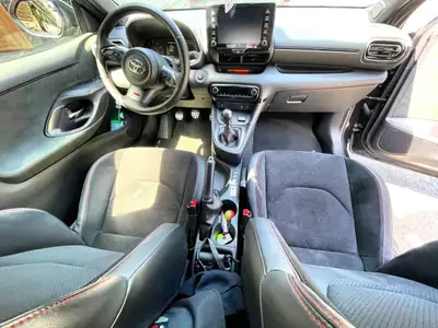 Toyota GR Yaris 1.6 GR Sport — Le compacte sportif radical à 261 ch — side view