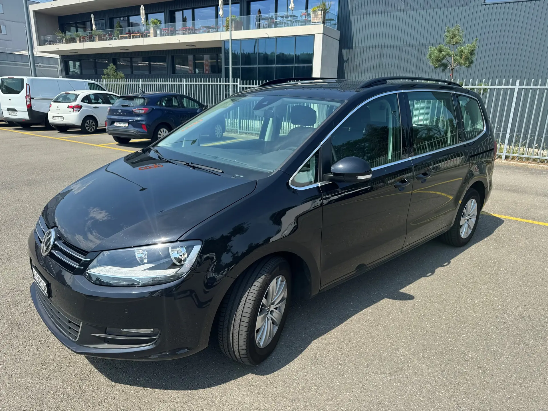 VW Sharan 2.0 TDI Comfort — Monospace 7 places fiable, 78'000 km seulement — vista esterna