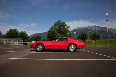 Chevrolet Corvette C3 Targa 1975 — Légendaire muscle car américain, état exceptionnel — Heckansicht