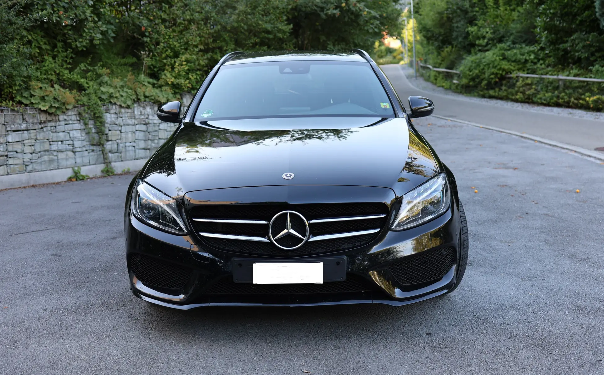 Mercedes-Benz C 350 e AMG Line — Break hybride rechargeable, entretien complet — vue extérieure