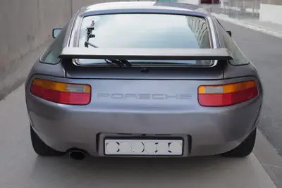 Porsche 928 S4 — Chef-d'œuvre des années 80, 320 ch de pure sportivité — côté