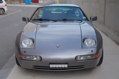 Porsche 928 S4 — Chef-d'œuvre des années 80, 320 ch de pure sportivité — vue extérieure
