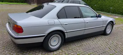 BMW 740i — Berline de prestige, moteur 4.4L performant, sans sinistre — Heckansicht