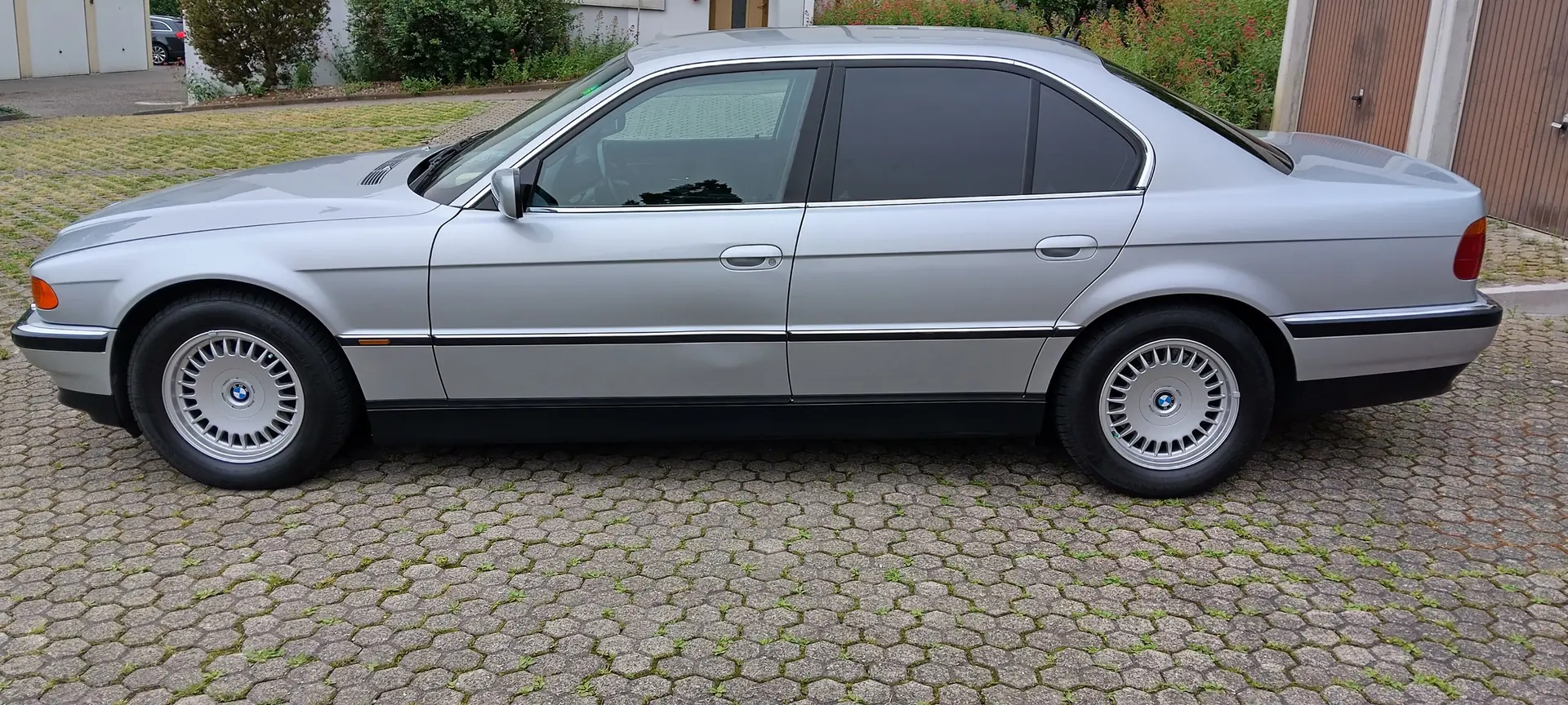BMW 740i — Berline de prestige, moteur 4.4L performant, sans sinistre — Außenansicht