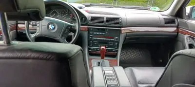 BMW 740i — Berline de prestige, moteur 4.4L performant, sans sinistre — Detail