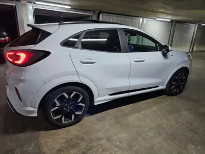 Ford Puma ST-Line X — SUV compact hybride, 45'000 km, sans sinistre — vista posteriore