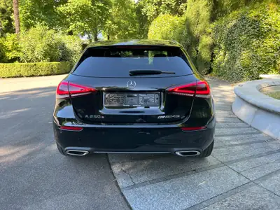 Mercedes-Benz Classe A 250e — Hybride rechargeable, 100 km seulement, finition AMG — Heckansicht