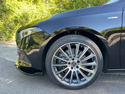 Mercedes-Benz Classe A 250e — Hybride rechargeable, 100 km seulement, finition AMG — Detail