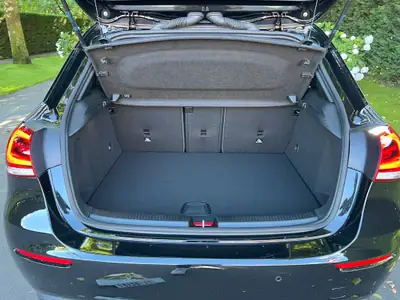 Mercedes-Benz Classe A 250e — Hybride rechargeable, 100 km seulement, finition AMG — Miniatur 7