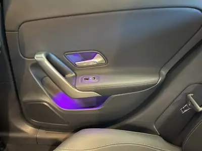 Mercedes-Benz Classe A 250e — Hybride rechargeable, 100 km seulement, finition AMG — Miniatur 10