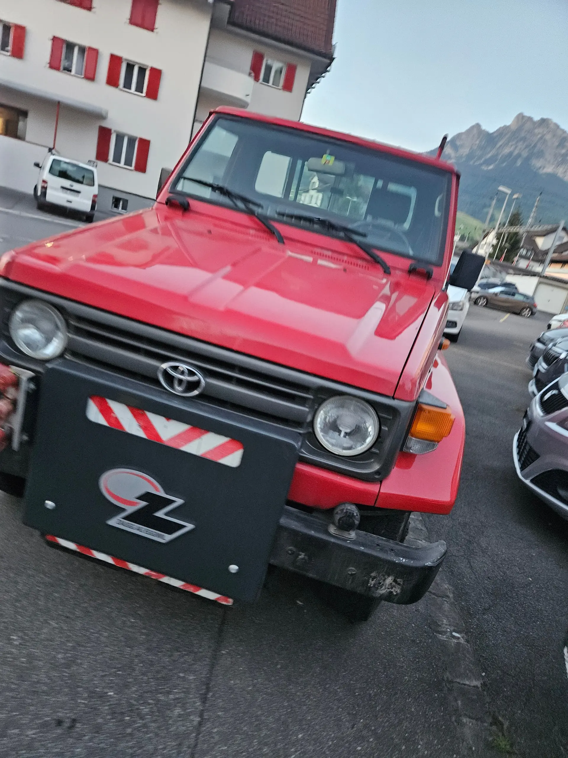 Toyota HI-ACE 2001 — Utilitaire robuste 4x4, moteur diesel économique