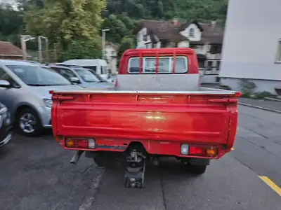 Toyota HI-ACE 2001 — Utilitaire robuste 4x4, moteur diesel économique — Heckansicht