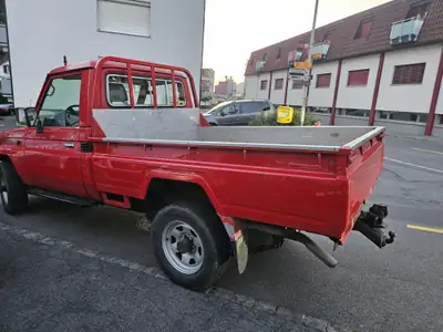 Toyota HI-ACE 2001 — Utilitaire robuste 4x4, moteur diesel économique — Seitenansicht