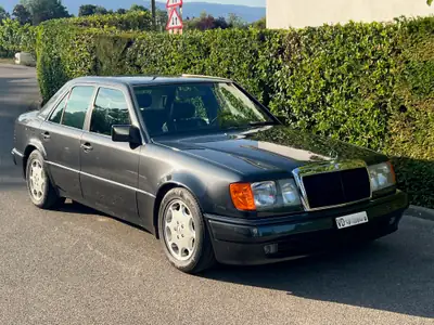 Mercedes-Benz E 500 — Berline de prestige 1992, 320 ch et état exceptionnel — Seitenansicht