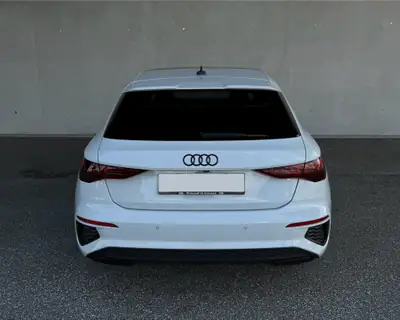 Audi A3 Sportback 35 TFSI S line — Compacte dynamique, entretien premium, 55 000 km — vista posteriore