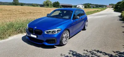 BMW M135i Steptronic — Coupé sportif 326 ch, traction arrière rare et équipé Bilstein — Außenansicht