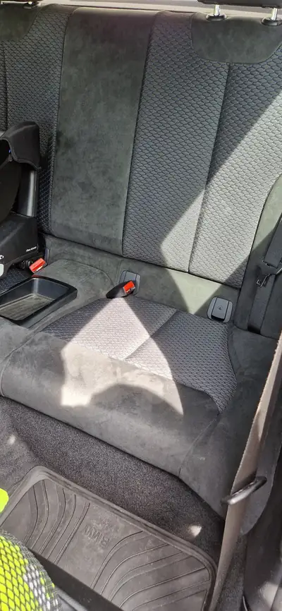 BMW M135i Steptronic — Coupé sportif 326 ch, traction arrière rare et équipé Bilstein — Innenraum