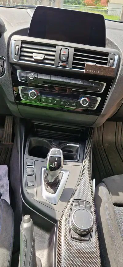 BMW M135i Steptronic — Coupé sportif 326 ch, traction arrière rare et équipé Bilstein — Miniatur 8