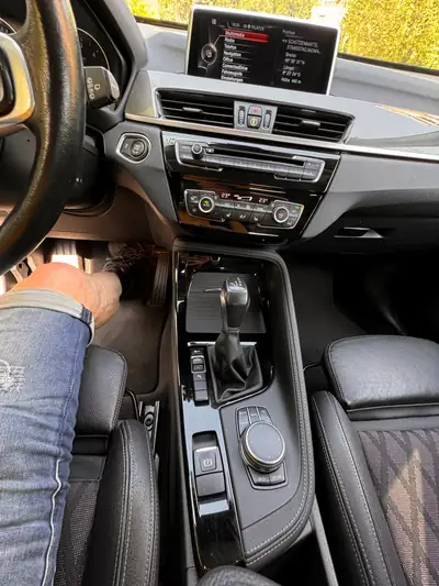 BMW X1 sDrive 18d — SUV compact fiable, diesel économe, 157'000 km — tableau de bord