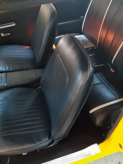 Chevrolet Camaro RS 1967 — Muscle car légendaire, seulement 11'860 km — intérieur