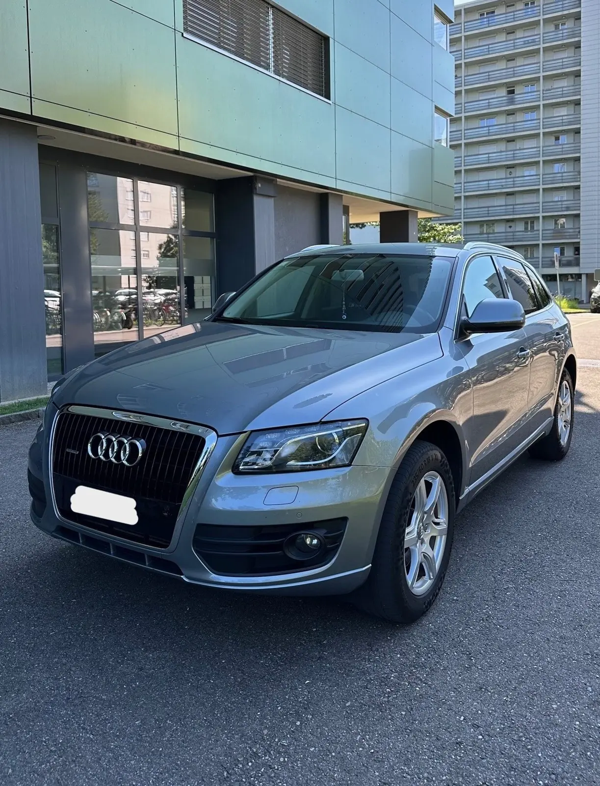 Audi Q5 3.0 TDI quattro — SUV premium diesel tout-terrain, sans accident — vue extérieure