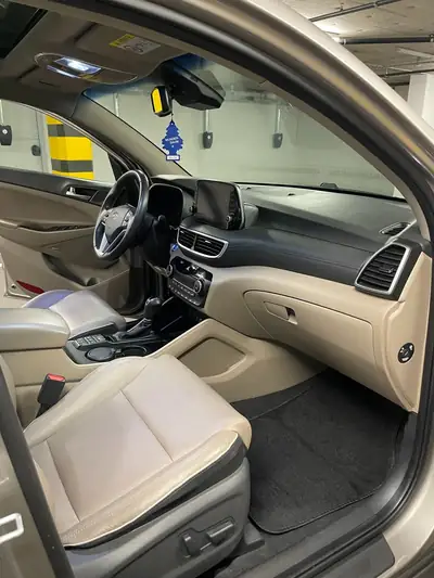 Hyundai Tucson 2.0 CRDI Mild Hybrid 4WD — SUV robuste, sans accident, finition Champagne — dashboard