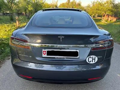 Tesla Model S 75 D — Berline électrique haute performance, 220 000 km, Hardware 3 — Heckansicht