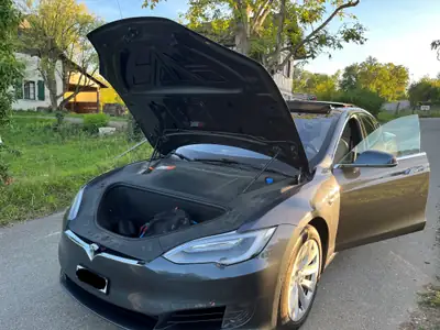 Tesla Model S 75 D — Berline électrique haute performance, 220 000 km, Hardware 3 — Detail
