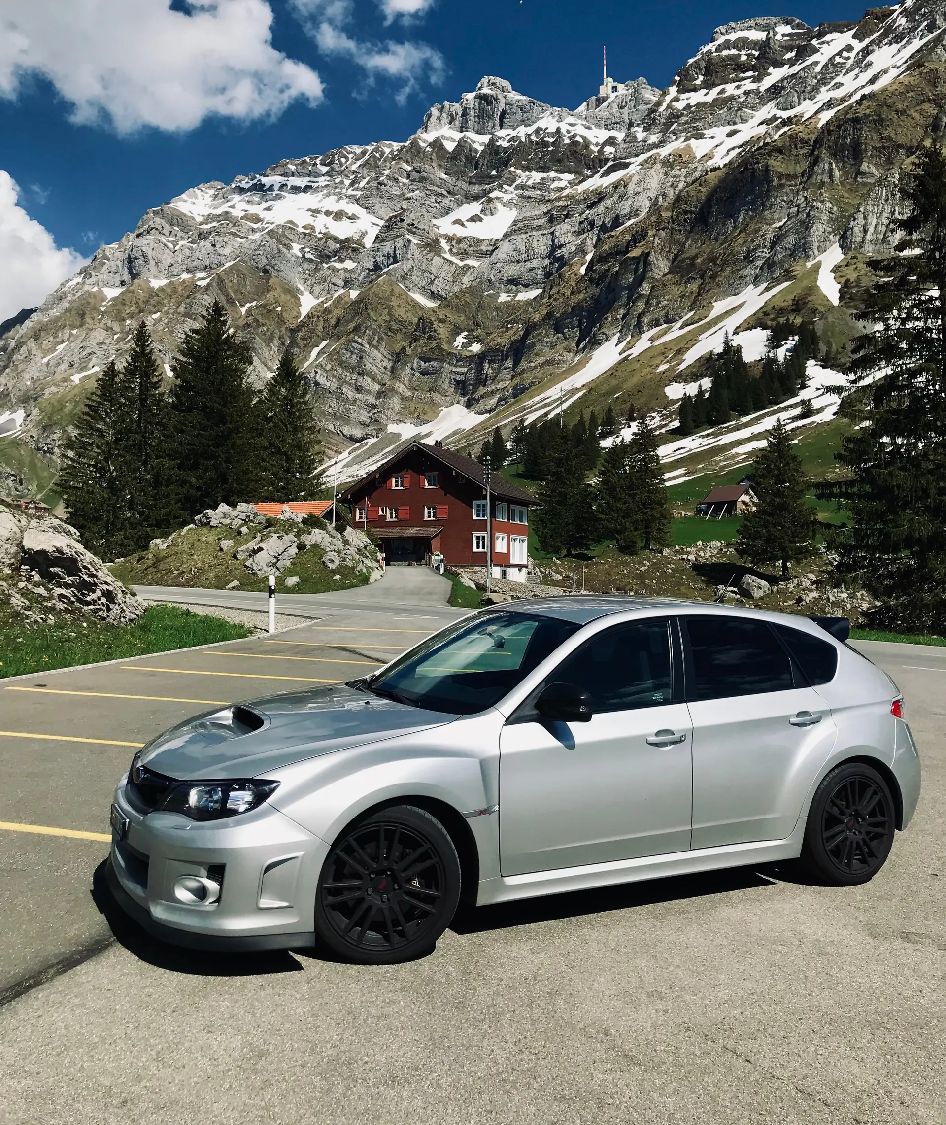 Subaru WRX STI Sport 2.5 Turbo 4WD — Berline sportive japonaise, 301 ch intégraux — Außenansicht