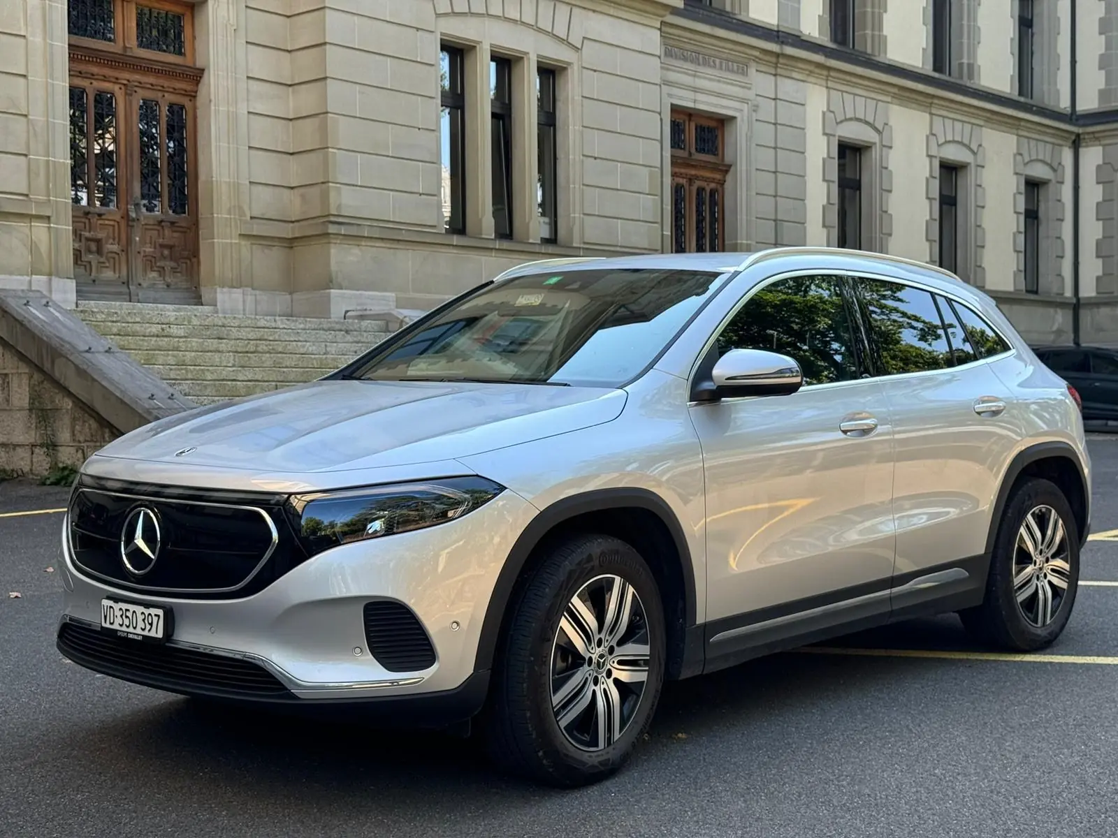 Mercedes-Benz EQA 250 — SUV électrique urbain, 33 000 km seulement — Außenansicht