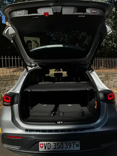 Mercedes-Benz EQA 250 — SUV électrique urbain, 33 000 km seulement — Armaturenbrett