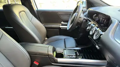 Mercedes-Benz EQA 250 — SUV électrique urbain, 33 000 km seulement — Innenraum
