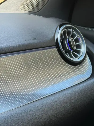 Mercedes-Benz EQA 250 — SUV électrique urbain, 33 000 km seulement — Detail