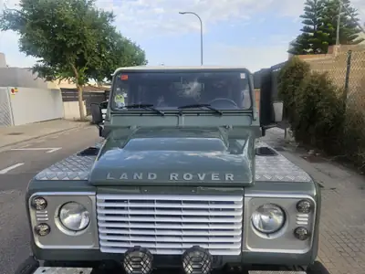 Land Rover Defender 90 SW — L'incontournable 4x4 robuste, 105'000 km seulement — vue extérieure