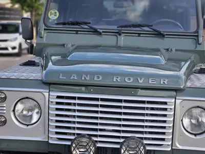 Land Rover Defender 90 SW — L'incontournable 4x4 robuste, 105'000 km seulement — intérieur