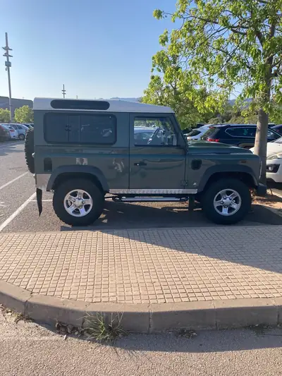 Land Rover Defender 90 SW — L'incontournable 4x4 robuste, 105'000 km seulement — détail