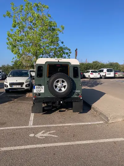 Land Rover Defender 90 SW — L'incontournable 4x4 robuste, 105'000 km seulement — Miniature 9