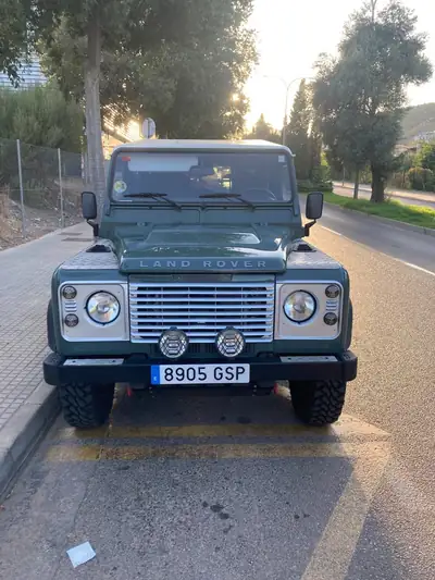 Land Rover Defender 90 SW — L'incontournable 4x4 robuste, 105'000 km seulement — Miniature 8