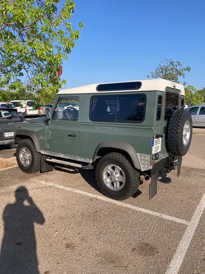 Land Rover Defender 90 SW — L'incontournable 4x4 robuste, 105'000 km seulement — Miniature 7
