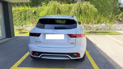Jaguar E-PACE P200 R-Dynamic S AWD — SUV élégant, 69 000 km, transmission automatique — rear view