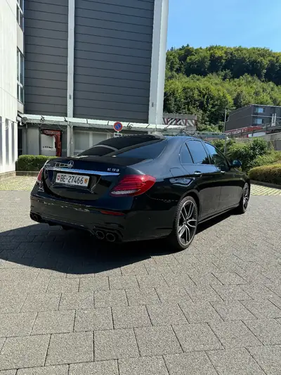 Mercedes-Benz E 53 AMG — Berline sportive 435 ch, première main, kilométrage modéré — intérieur