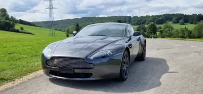 Aston Martin V8 Vantage 4.3 Sportshift — Coupé sport britannique, 385 ch, entretien impeccable — vue extérieure