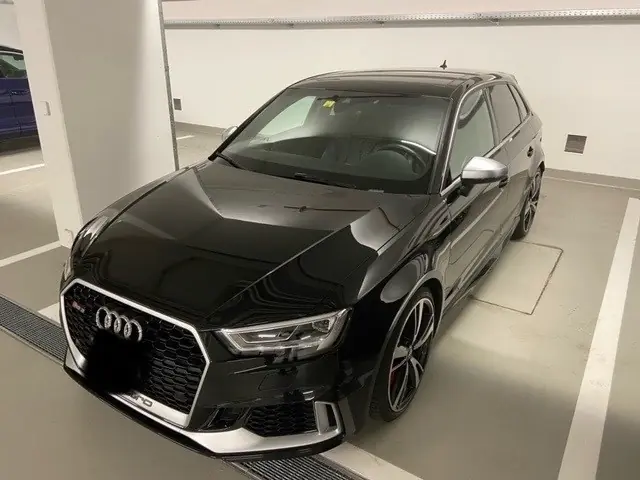 Audi RS3 Sportback 2.5 TSI quattro — 400 ch, performance brute et élégance noire — vue extérieure