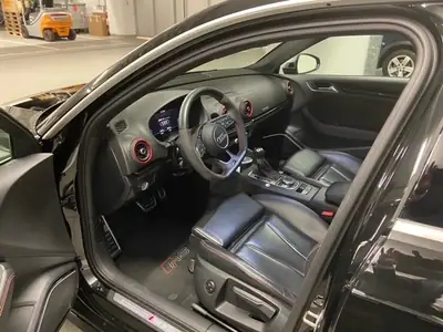 Audi RS3 Sportback 2.5 TSI quattro — 400 ch, performance brute et élégance noire — intérieur