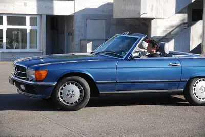 Mercedes-Benz SL 300 — Cabriolet légendaire des années 1980, moteur révisé — arrière