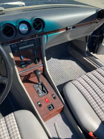 Mercedes-Benz SL 300 — Cabriolet légendaire des années 1980, moteur révisé — Miniature 11
