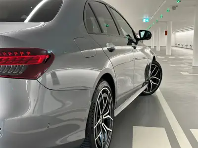 Mercedes-Benz E 300 e 4Matic — Berline hybride rechargeable, design AMG Sport, 101'000 km — Miniature 11