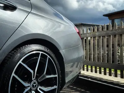 Mercedes-Benz E 300 e 4Matic — Berline hybride rechargeable, design AMG Sport, 101'000 km — Miniature 14