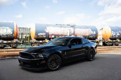 Ford Mustang Shelby GT500 5.8 SVT 2013 — Muscle car légendaire, 660 ch et état impeccable — vista esterna